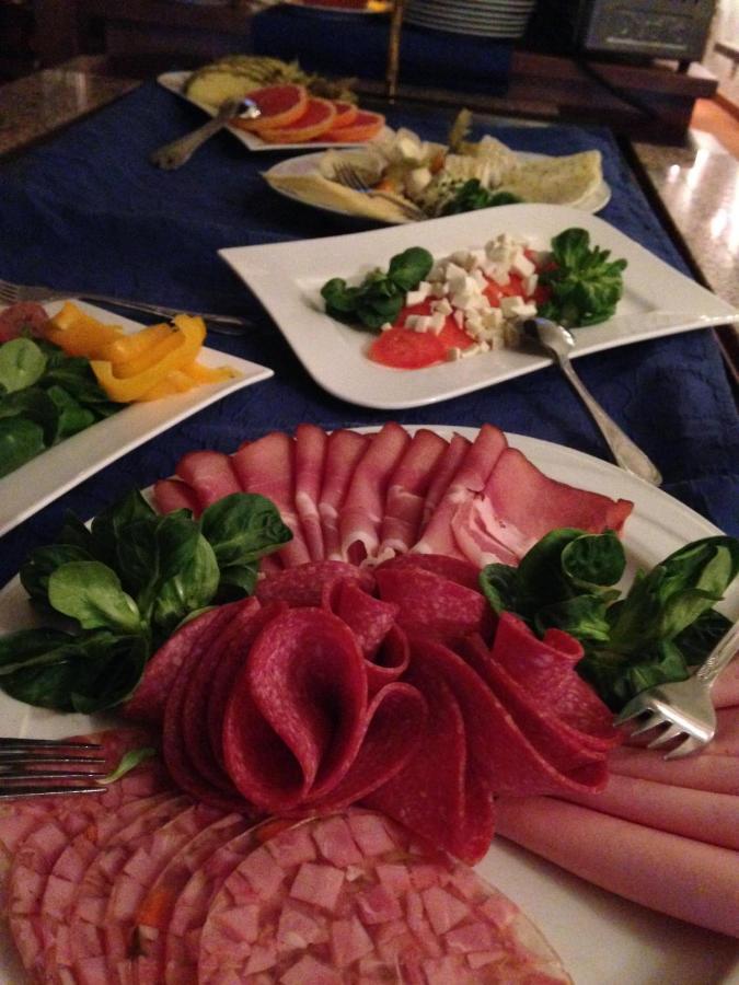 Marktplatzhotel - Restaurant Tafelspitz 魏因海姆 外观 照片